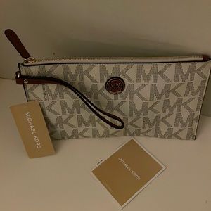 Michael Kors wristlet